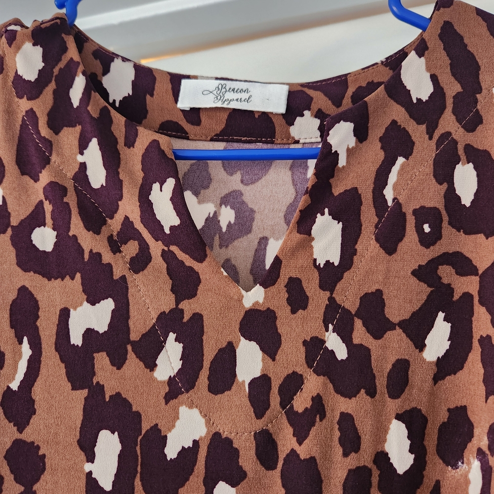 Chic Leopard Print Blouse - Picture 3 of 5